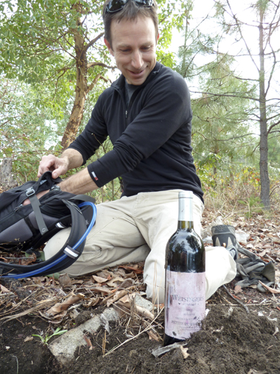 Weisinger’s of Ashland Winemaker Eric Weisinger recently dug up a bottle of his family’s 2002 Petite Pompadour. He buried it in March 2006 on a hill above his family’s Ashland vineyard. Weisinger’s of Ashland Winemaker Eric Weisinger recently dug up a bottle of his family’s 2002 Petite Pompadour. He buried it in March 2006 on a hill above his family’s Ashland vineyard.