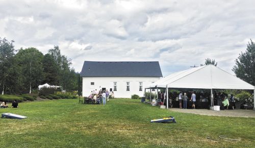 Guests gather at the inaugural
Alt Wine Fest at the Old Schoolhouse outside Newberg. ##Photo by Mark Stock