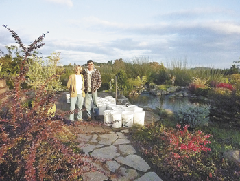 Tom and Marion Vail had plenty of empty buckets ready for the friendly picking crew during this year&rsquo;s harvest at Calamity Hill. Photo by Craig Bodmer.